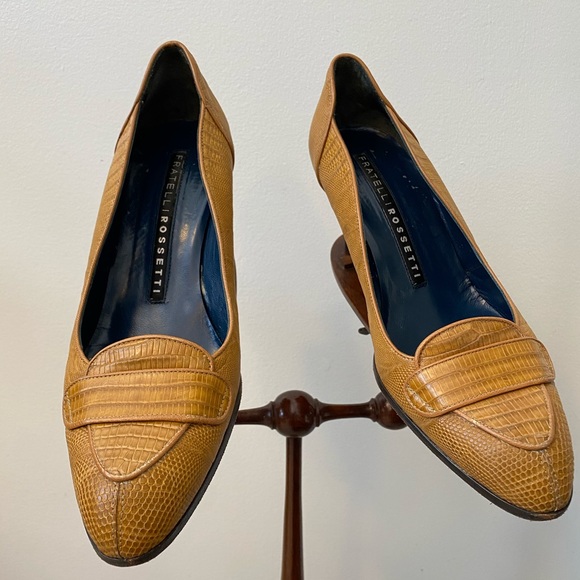 Mustard textured pumps - Picture 4 of 10